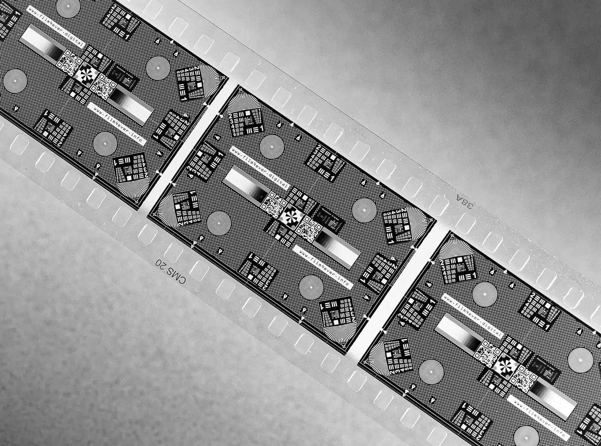 35 mm Hi-Res (5 Frames) und Typ 120 Vlads Focus Checker Hochauflösende Kalibrierungszieldiagramm-Kombination für Digitalisierung, Kamera-Scanning, Nutzen Sie Ihre Objektivschärfe und Auflösung voll