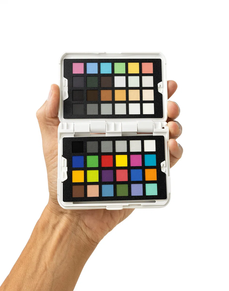 Datacolor SpyderCheckr Photo: für genaue und reproduzierbare Farben. Handliche Farbkarte mit 62 Farbfeldern mit ultramatten Farbfeldern für perfekte Farb und Weiß-/Schwarzpunktbestimmung in Fotografie
