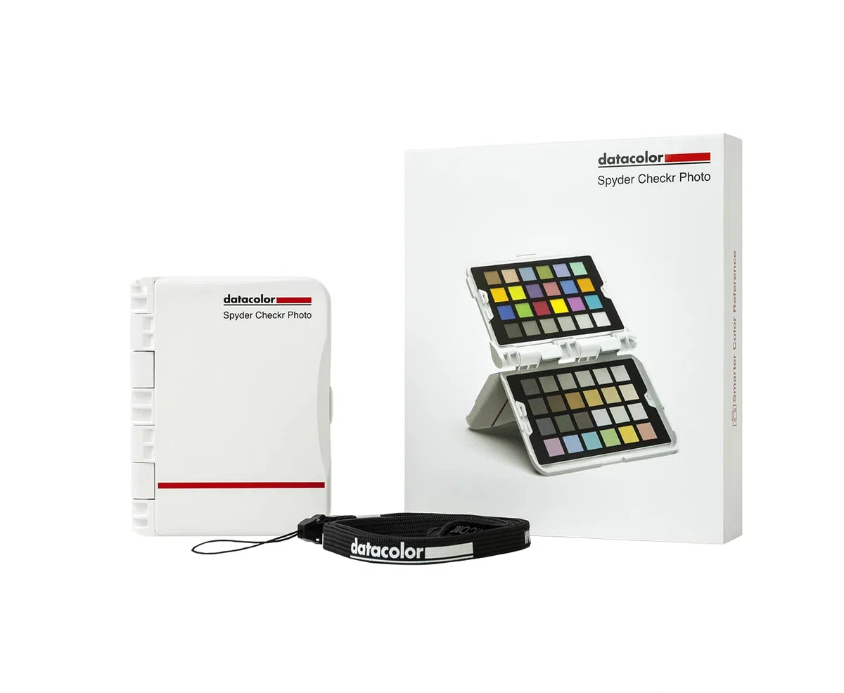 Datacolor SpyderCheckr Photo: für genaue und reproduzierbare Farben. Handliche Farbkarte mit 62 Farbfeldern mit ultramatten Farbfeldern für perfekte Farb und Weiß-/Schwarzpunktbestimmung in Fotografie